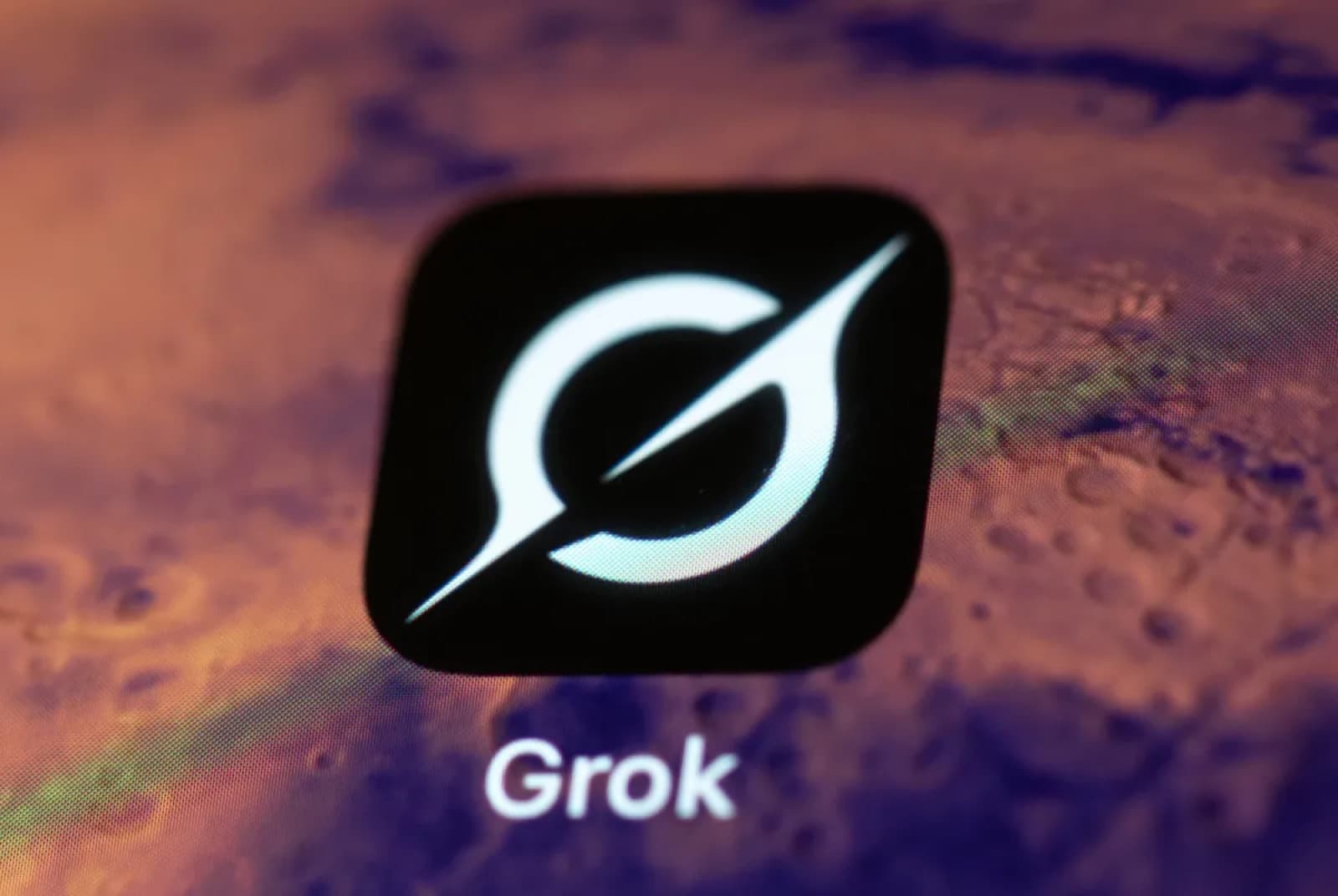 Иллюстрация из материала TechCrunch о бессмысленных ответах Grok Lite