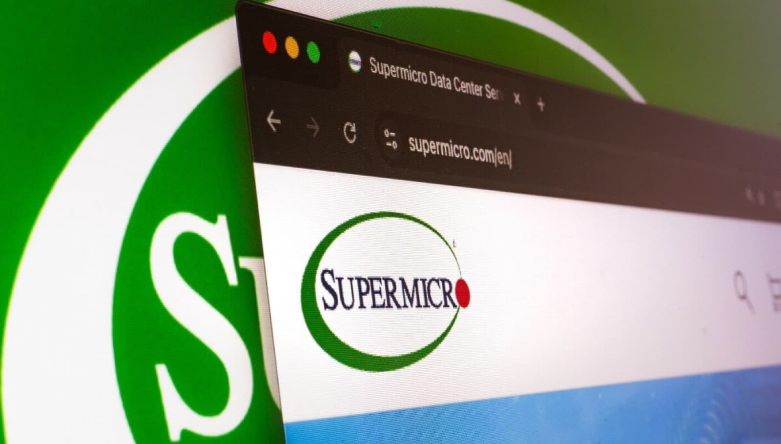 Иллюстрация из материала The Register об увольнениях в Supermicro после проверки экспорта
